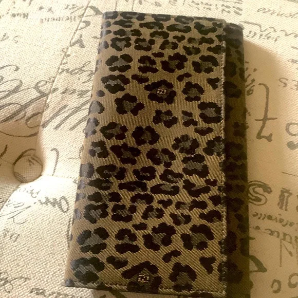 FENDI authentic long wallet! - Picture 8 of 15